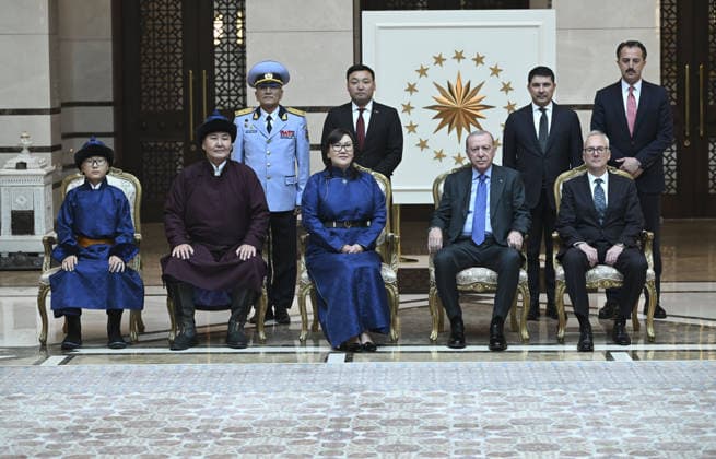 Turkish President Recep Tayyip Erdogan ANKARA, TURKIYE - JUNE 17: Turkish President Recep Tayyip Erdogan poses for a photo with Mongolian Ambassador Ochir Lkhagvasuren (front 3rd L), her family members and members of the Embassy after receiving his letter of credence at the Presidential Complex in Ankara, Turkiye on June 17, 2026. Utku Ucrak Anadolu Ankara Turkey. Editorial use only. Please get in touch for any other usage.  Copyright: x2026xAnadoluxUtkuxUcrakx