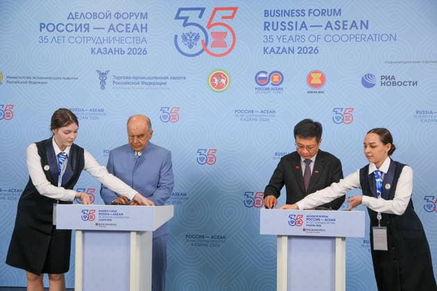 RUSSIA, KAZAN - JUNE 17, 2026: Shamil Ageyev (L), Chairman of the Board at the Chamber of Commerce and Industry of the Tatarstan Republic, and Ho Sy Hung, Chairman of the Vietnam Chamber of Commerce and Industry, sign joint documents as part of the Russia-ASEAN Summit at Bashir Rameev IT Park Kazan Russia  - ZUMAt113 20260617_zaa_t113_113 Copyright: xYegorxAleyevx