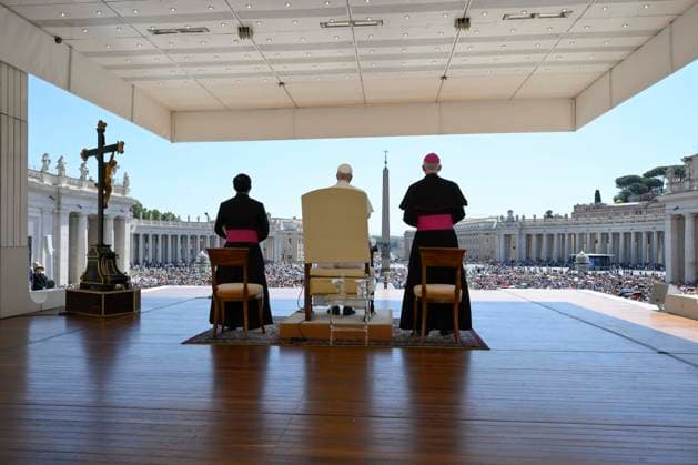 ITALY - POPE LEO XIV DURING THE WEEKLY GENERAL AUDIENCE AT ST PETER S SQUARE IN THE VATICAN- 2026 6 17 Italy, Rome, Vatican, 2026 6 17 Pope Leo XIV during the weekly general audience at St Peter s Square in the Vatican EDITORIAL USE ONLY - NO BOOKS Copyright: xVATICANxMEDIAx