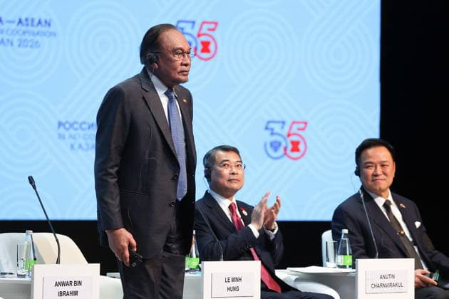 RUSSIA, KAZAN - JUNE 17, 2026: Malaysia s Prime Minister Anwar bin Ibrahim, Vietnam s Minister of Foreign Affairs Le Hoai Trung, and Thailand s Prime Minister Anutin Charnvirakul (L-R) attend the Russia-ASEAN Summit at Bashir Rameev IT Park. Yegor Aleyev TASS  93934409