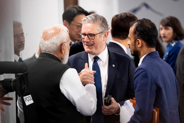 June 17, 2026, Evian-Les-Bains, France: British Prime Minister Keir Starmer, and Indian Prime Minister Narendra Modi shake hands at a G7 working session at the G7 summit in Evian-les-Bains, France, on Wednesday, June 17, 2026. Evian-Les-Bains France  - ZUMAc35_ 20260617_zaf_c35_031 Copyright: xChristopherxKatsarovx