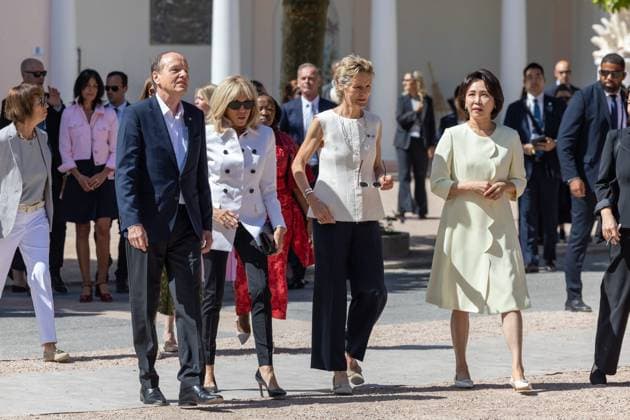 G7 Summit PHOTOPQR LE DAUPHINE Tom PHAM VAN SUU Évian-les-Bains June 17, 2026 In Évian-les-Bains, Haute-Savoie, on June 16, 2026, Brigitte Macron and the spouses of G7 leaders and guests spoke with a group of G7 middle school students, a session led by 9th-grade students from Jean-Jacques Rousseau Middle School in Thonon-les-Bains. The theme was child protection in the age of artificial intelligence. Photo by Tom Pham Van Suu, Le Dauphiné Libéré, Évian, France, June 17, 2026. G7 Summit, Évian-les-Bains, Haute-Savoie, Rhône-Alpes, France,detected_source_language  Copyright: xPHOTOPQR LExDAUPHINE MAXPPPxTomxPHAMxVANxSUUx 20260617JDL9367 20260617JDL9367