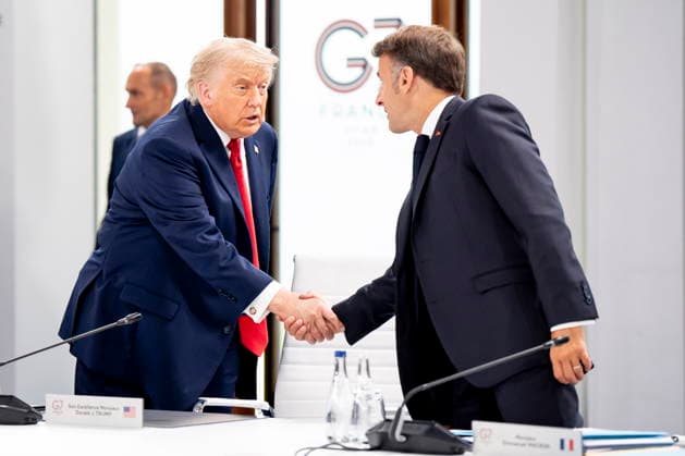June 17, 2026, Evian-Les-Bains, France: U.S. President Donald Trump and President of France Emmanuel Macron shake hands at a G7 working session at the G7 summit in Evian-les-Bains, France, on Wednesday, June 17, 2026. Evian-Les-Bains France  - ZUMAc35_ 20260617_zaf_c35_033 Copyright: xChristopherxKatsarovx