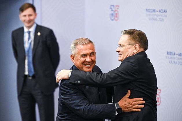 RUSSIA, REPUBLIC OF TATARSTAN - JUNE 17, 2026: Rosatom State Corporation Director General Alexei Likhachev and Rustam Minnikhanov, Head of the Republic of Tatarstan, (R-L front) embrace at the 2026 Russia-ASEAN Summit at the Kazan Expo Exhibition Centre in Bolshiye Kabany, southeast of Kazan. Sergei Bobylev TASS  93944698