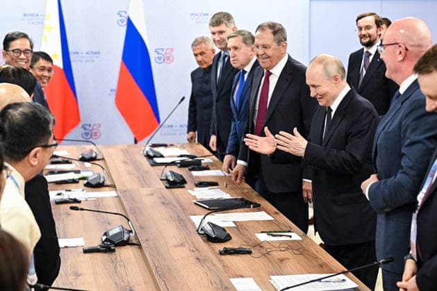 RUSSIA, REPUBLIC OF TATARSTAN - JUNE 17, 2026: Rustam Minnikhanov, Head of the Republic of Tatarstan, Russia s Economic Development Minister Maxim Reshetnikov, Russian President Putin s adviser Yuri Ushakov, Russia s Foreign Minister Sergei Lavrov and Russia s President Vladimir Putin (L-R midground) are seen during an official ceremony to welcome the heads of delegations to the 2026 Russia-ASEAN Summit at the Kazan Expo Exhibition Centre in Bolshiye Kabany, southeast of Kazan. Sergei Bobylev TASS  93945135