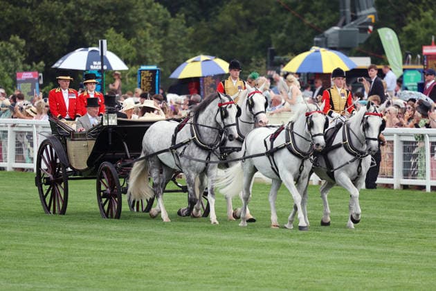 17.06.2026, Ascot, Windsor, GBR - Royal Procession. King Charles III and Camilla, the Queen Consort, arriving at the racecourse. Ascot racecourse. (Royal Procession, Kutsche, Gelaeuf, Koenig Charles, Koenigin Camilla) 260617D523ROYAL_ASCOT.JPG *** June 17, 2026, Ascot, Windsor, UK Royal Procession