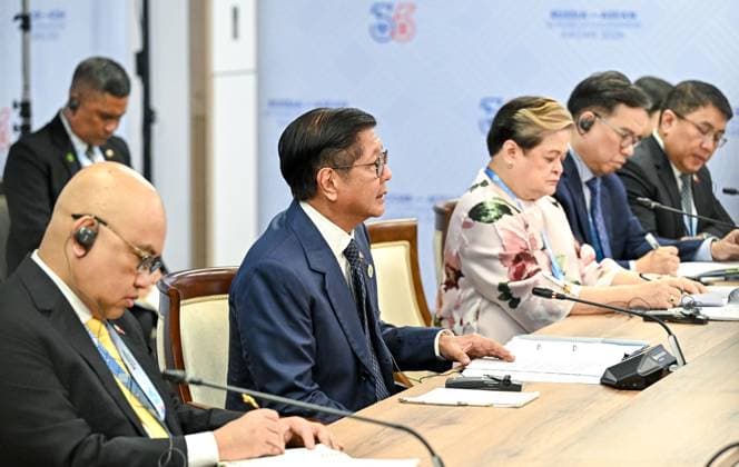 Russia ASEAN Summit 9190753 17.06.2026 Philippine President Ferdinand Bongbong Romualdez Marcos Jr., second left, attends a meeting with Russian President Vladimir Putin on the sidelines of the Russia-ASEAN Summit in Kazan, Republic of Tatarstan, Russia. Sergey Bobylev Sputnik Kazan Republic of Tatarstan Russia  Copyright: xSergeyxBobylevx
