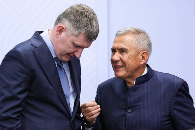 RUSSIA, REPUBLIC OF TATARSTAN - JUNE 17, 2026: Russia s Economic Development Minister Maxim Reshetnikov (L) and Rustam Minnikhanov, Head of the Republic of Tatarstan, are seen during a meeting between Russia s President Vladimir Putin and Bongbong Marcos Jr, President of the Philippines, on the sidelines of the 2026 Russia-ASEAN Summit at the Kazan Expo Exhibition Centre in Bolshiye Kabany, southeast of Kazan. Alexander Shcherbak TASS  93945899