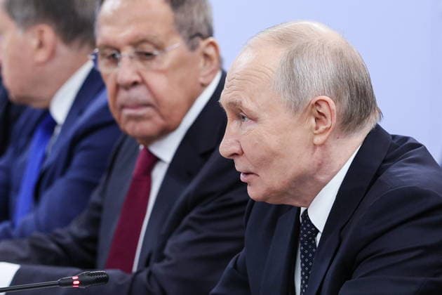 RUSSIA, REPUBLIC OF TATARSTAN - JUNE 17, 2026: Russia s President Vladimir Putin (R) looks on during a meeting with Bongbong Marcos Jr, President of the Philippines, on the sidelines of the 2026 Russia-ASEAN Summit at the Kazan Expo Exhibition Centre in Bolshiye Kabany, southeast of Kazan Russia  - ZUMAt113 20260617_zaa_t113_291 Copyright: xAlexanderxShcherbakx