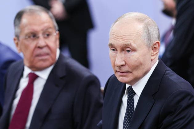 RUSSIA, REPUBLIC OF TATARSTAN - JUNE 17, 2026: Russia s President Vladimir Putin (R) looks on during a meeting with Bongbong Marcos Jr, President of the Philippines, on the sidelines of the 2026 Russia-ASEAN Summit at the Kazan Expo Exhibition Centre in Bolshiye Kabany, southeast of Kazan Russia  - ZUMAt113 20260617_zaa_t113_303 Copyright: xAlexanderxShcherbakx