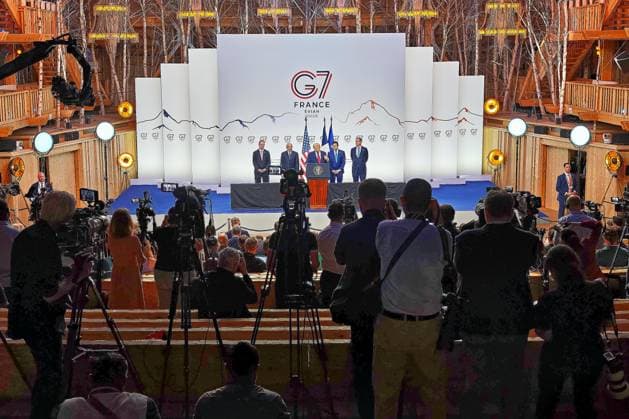 Évian-les-Bains, Frankreich, 17.06.2026: G7-Gipfel: US-Präsident Donald Trump gibt am letzten Gipfeltag eine Pressekonferenz, hinter ihm stehen (L-R) Handelsbeauftragter Jamieson Greer, Handelsminister Howard Lutnick, Außenminister Marco Rubio, Finanzminister Scott Bessent *** Évian-les-Bains, France, June 17, 2026 G7 Summit Copyright: xdtsxNachrichtenagenturx dts_123731