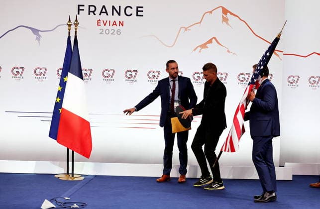 French President Emmanuel Macron during the closing press conference of the G7 summit in Évian-les-Bains, France, on June 17, 2026. Dominique Jacovides Bestimage French President Emmanuel Macron during the closing press conference of the G7 summit in Évian-les-Bains, France, on June 17, 2026 Évian-les-Bains France,detected_source_language  Copyright: xDOMINIQUExJACOVIDESx xBESTIMAGExDOMINIQUExJACOVIDESx xBESTIMAGEx