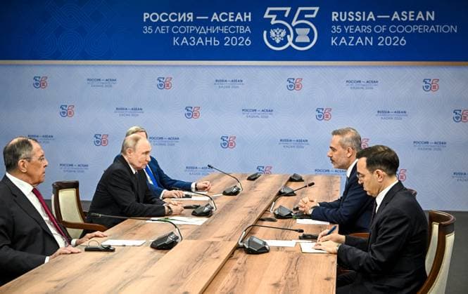 Russia ASEAN Summit 9190930 17.06.2026 Russian President Vladimir Putin and Turkish Foreign Minister Hakan Fidan attend a meeting on the sidelines of the Russia-ASEAN Summit in Kazan, Republic of Tatarstan, Russia. Sergey Bobylev Sputnik Kazan Republic of Tatarstan Russia  Copyright: xSergeyxBobylevx