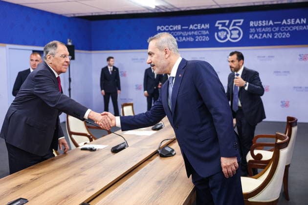RUSSIA, KAZAN - JUNE 17, 2026: Russia s Foreign Minister Sergei Lavrov (L front) and Hakan Fidan, Foreign Minister of Turkey, shake hands during a reception for the heads of foreign delegations as part of the 2026 Russia-ASEAN Summit at the Galiaskar Kamal Tatar Academic Theatre. Alexander Shcherbak TASS  93953565