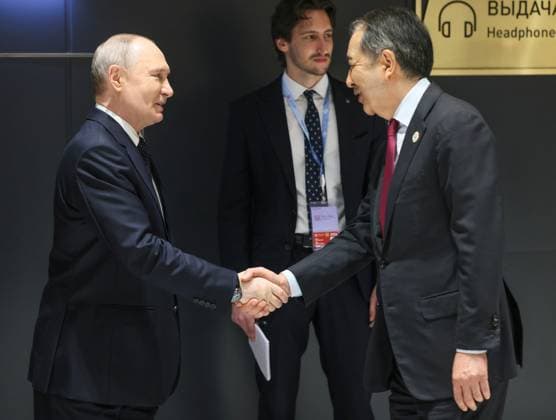 Russia ASEAN Summit 9191011 17.06.2026 Russian President Vladimir Putin shakes hands with Eurasian Economic Commission (EEC) Chairman of the Board Bakytzhan Sagintayev after a ceremonial reception for heads of delegations taking part in the Russia-ASEAN Summit in Kazan, Republic of Tatarstan, Russia. Mikhail Metzel Sputnik Kazan Republic of Tatarstan Russia  Copyright: xMikhailxMetzelx