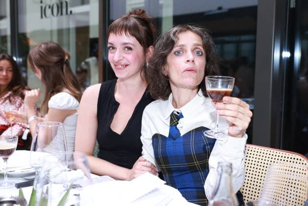 ICON Summer Dinner 2026, Empfang Nellie Thalbach, Anna Thalbach ICON.Summer Dinner 2026, Seated Dinner im Hotel Roomers, Steinplatz, Berlin, Datum: 17.06.2026 *** ICON Summer Dinner 2026, Reception Copyright: xEventpress Kratschx