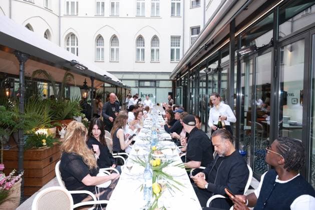 ICON Summer Dinner 2026, Empfang Impression ICON.Summer Dinner 2026, Seated Dinner im Hotel Roomers, Steinplatz, Berlin, Datum: 17.06.2026 *** ICON Summer Dinner 2026, Reception Highlights ICON Summer Dinner 2026, Seated Dinner at Hotel Roomers, Steinplatz, Berlin, Date Copyright: xEventpress Kratschx