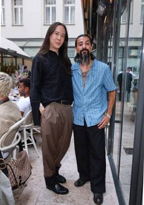 ICON Summer Dinner 2026, Empfang William Fan, Purisa Safay ICON.Summer Dinner 2026, Seated Dinner im Hotel Roomers, Steinplatz, Berlin, Datum: 17.06.2026 *** ICON Summer Dinner 2026, Reception with William Fan and Purisa Safay; ICON Summer Dinner 2026, Seated Dinner at Hotel Roomers, Steinplatz, Berlin, Date Copyright: xEventpress Kratschx