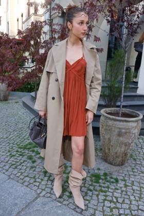 ICON Summer Dinner 2026, Empfang Caro Scheffler ICON.Summer Dinner 2026, Seated Dinner im Hotel Roomers, Steinplatz, Berlin, Datum: 17.06.2026 *** ICON Summer Dinner 2026, Reception with Caro Scheffler ICON Summer Dinner 2026, Seated Dinner at Hotel Roomers, Steinplatz, Berlin, Date Copyright: xEventpress Kratschx