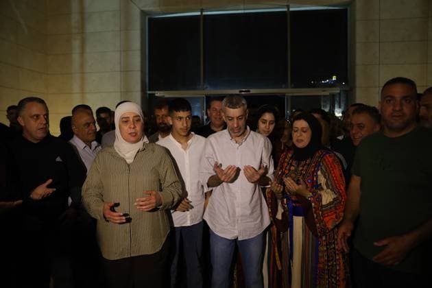 Freed Palestinian Prisoner Abdul Karim Al-Rimawi Welcomed in Ramallah RAMALLAH, WEST BANK 17 JUNE 2026: Family members and supporters of freed Palestinian prisoner Abdul Karim Al-Rimawi gather during a reception ceremony in Ramallah following his release after 25 years in prison. The gathering included a visit to the mausoleum of late Palestinian leader Yasser Arafat, where relatives reunited with Al-Rimawi for the first time in decades. Ramallah Palestine, State of Copyright: x xSalmanxMohsenxAlkhatibx xJNAxPressx