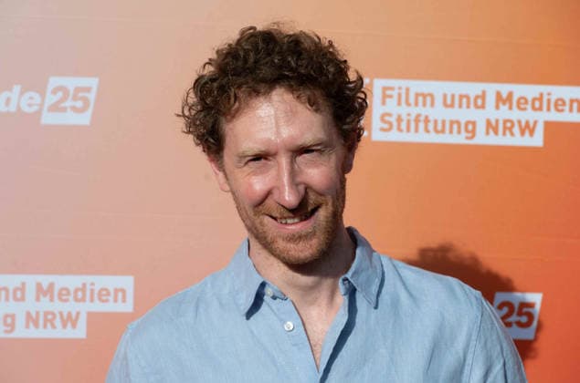 Louis KLAMROTH, Moderator, Portraet, Porträt, Portrait, Angeschnittenes Einzelbild, Einzelmotiv, Roter Teppich, Red Carpet Show, Ankunft, arrival, Sommerfest der Film und Medienstiftung NRW in Koeln, 17.06.2026. *** Louis KLAMROTH, Host, Portrait, Close-up, Single Image, Single Motif, Red Carpet, Red Carpet Show, Arrival, Summer Party of the Film and Media Foundation NRW in Cologne, June 17, 2026,detected_source_language