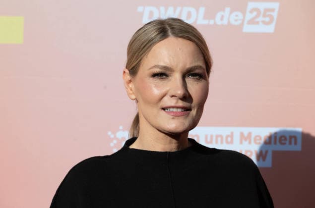 Martina HILL, Schauspielerin, Portraet, Porträt, Portrait, Angeschnittenes Einzelbild, Einzelmotiv, Roter Teppich, Red Carpet Show, Ankunft, arrival, Sommerfest der Film und Medienstiftung NRW in Koeln, 17.06.2026. *** Martina HILL, actress, portrait, close-up, single image, single subject, red carpet, red carpet event, arrival, Summer Festival of the Film and Media Foundation NRW in Cologne, June 17, 2026,detected_source_language