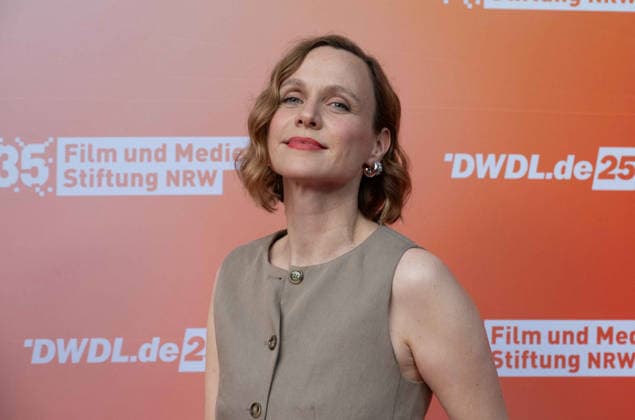 Nadja BECKER, Schauspielerin, Portraet, Porträt, Portrait, Angeschnittenes Einzelbild, Einzelmotiv, Roter Teppich, Red Carpet Show, Ankunft, arrival, Sommerfest der Film und Medienstiftung NRW in Koeln, 17.06.2026. *** Nadja BECKER, actress, portrait, close-up, single image, single subject, red carpet, red carpet event, arrival, Summer Festival of the Film and Media Foundation NRW in Cologne, June 17, 2026,detected_source_language