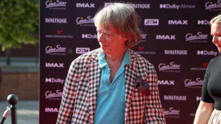 Wiedereröffnung des Cinestar Oberhausen am Westfield Centro ** NUR FÜR REDAKTIONELLE ZWECKE ** EDITORIAL USE ONLY **<p>Helge Schneider bei der Wiedereröffnung des Cinestar Oberhausen am Mittwoch den 17.Juni 2026 am Westfield Centro Foto : Frank Oppitz FUNKE Foto Services< p> Kultur, Kunst, Unterhaltung Deutschland NRW Oberhausen Copyright: FrankxOppitz *** Reopening of Cinestar Oberhausen at Westfield Centro FOR EDITORIAL USE ONLY EDITORIAL USE ONLY p Helge Schneider at the reopening of Cinestar Oberhausen on Wednesday, June 17, 2026, at Westfield Centro. Photo by Frank Oppitz, FUNKE Foto Services p Culture, Art, Entertainment, Germany, North Rhine-Westphalia, Oberhausen. Copyright FrankxOppitz,detected_source_language Copyright: FrankxOppitz doc86c00nrj9s8x1yd0r1i ,EDITORIAL USE ONLY