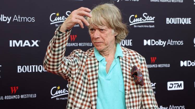 Wiedereröffnung des Cinestar Oberhausen am Westfield Centro ** NUR FÜR REDAKTIONELLE ZWECKE ** EDITORIAL USE ONLY **<p>Helge Schneider bei der Wiedereröffnung des Cinestar Oberhausen am Mittwoch den 17.Juni 2026 am Westfield Centro Foto : Frank Oppitz FUNKE Foto Services< p> Kultur, Kunst, Unterhaltung Deutschland NRW Oberhausen Copyright: FrankxOppitz *** Reopening of Cinestar Oberhausen at Westfield Centro FOR EDITORIAL USE ONLY EDITORIAL USE ONLY p Helge Schneider at the reopening of Cinestar Oberhausen on Wednesday, June 17, 2026, at Westfield Centro. Photo by Frank Oppitz, FUNKE Foto Services p Culture, Art, Entertainment, Germany, North Rhine-Westphalia, Oberhausen. Copyright FrankxOppitz,detected_source_language Copyright: FrankxOppitz doc86c00nrb0891myv5snva ,EDITORIAL USE ONLY