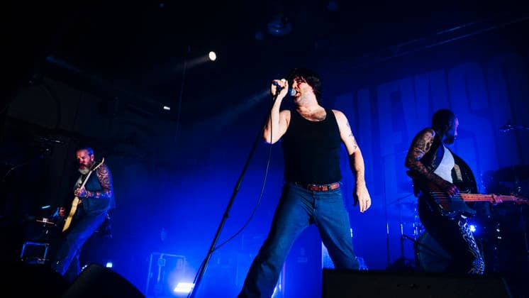 Konzert von Alexisonfire in Berlin Am 17.06.2026 spielte die kanadische Post-Hardcore-Band Alexisonfire ein Konzert im Berliner Huxleys Neue Welt. Im Bild Sänger George Pettit, Bassist Chris Steele, Gitarrist Dallas Greene., Berlin Berlin Deutschland Neukölln *** Alexisonfire Concert in Berlin On June 17, 2026, the Canadian post-hardcore band Alexisonfire played a concert at Huxleys Neue Welt in Berlin. Pictured