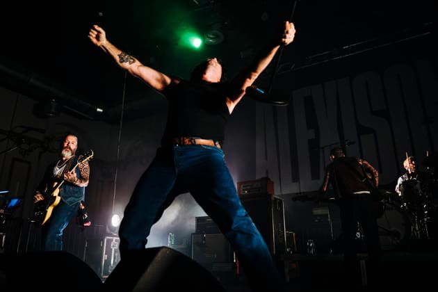 Konzert von Alexisonfire in Berlin Am 17.06.2026 spielte die kanadische Post-Hardcore-Band Alexisonfire ein Konzert im Berliner Huxleys Neue Welt. Im Bild Sänger George Pettit und Gitarrist Dallas Greene., Berlin Berlin Deutschland Neukölln *** Alexisonfire Concert in Berlin On June 17, 2026, the Canadian post-hardcore band Alexisonfire played a concert at Huxleys Neue Welt in Berlin. Pictured are singer George Pettit and guitarist Dallas Greene, Berlin, Neukölln, Germany,detected_source_language