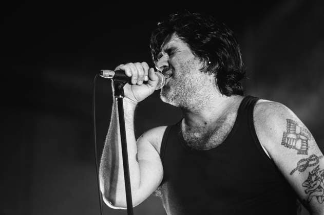Konzert von Alexisonfire in Berlin Am 17.06.2026 spielte die kanadische Post-Hardcore-Band Alexisonfire ein Konzert im Berliner Huxleys Neue Welt. Im Bild Sänger George Pettit., Berlin Berlin Deutschland Neukölln *** Alexisonfire Concert in Berlin On June 17, 2026, the Canadian post-hardcore band Alexisonfire played a concert at Huxleys Neue Welt in Berlin. Pictured