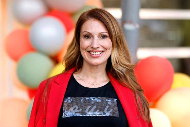 Moderatorin Mara Bergmann beim Sommerfest zum 35-jährigen Bestehen der Film- und Medienstiftung NRW sowie dem 25-jährigen Jubiläum des Medienmagazins DWDL im Park Cafe im Rheinpark. Köln, 17.06.2026 NRW Deutschland *** Host Mara Bergmann at the summer festival celebrating the 35th anniversary of the Film and Media Foundation NRW and the 25th anniversary of the media magazine DWDL at the Park Cafe in Cologne’s Rheinpark, June 17, 2026, NRW, Germany,detected_source_language Copyright: xChristophxHardtx
