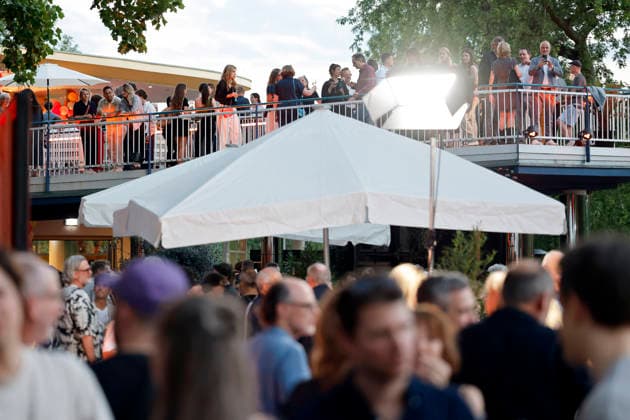 Übersicht beim Sommerfest zum 35-jährigen Bestehen der Film- und Medienstiftung NRW sowie dem 25-jährigen Jubiläum des Medienmagazins DWDL im Park Cafe im Rheinpark. Köln, 17.06.2026 NRW Deutschland *** Overview of the summer festival celebrating the 35th anniversary of the Film and Media Foundation NRW and the 25th anniversary of the media magazine DWDL at the Park Cafe in Cologne’s Rheinpark, June 17, 2026, NRW, Germany,detected_source_language Copyright: xChristophxHardtx
