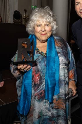 Miriam Margolyes recieves the Raindance Icon Award Miriam Margolyes receives the Raindance Icon Award at the Raindance Film Festival Opening Gala, held at the Waldorf Hilton, Aldwych, london Copyright: xPhilxLewisx xSOPAxImagesx MiriamMargolyes-6448