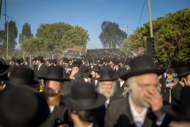 Ultra-Orthodox Jews opposing compulsory military service protest outside an Israeli prison KFAR YONA, ISRAEL - JUNE 17: Thousands of demonstrators gather outside the Beit Lid military prison, calling for the release of an Ultra-Orthodox youth who was arrested for refusing compulsory military service in Kfar Yona, Israel on June 17, 2026. Israeli forces took extensive security measures around the prison during the protest. photo by Roman Levin JNA Press (Photo by Roman Levin JNA Press via Nexpher Images) Kfar Yona