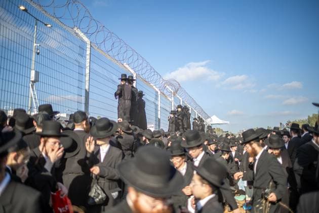 Ultra-Orthodox Jews opposing compulsory military service protest outside an Israeli prison KFAR YONA, ISRAEL - JUNE 17: Thousands of demonstrators gather outside the Beit Lid military prison, calling for the release of an Ultra-Orthodox youth who was arrested for refusing compulsory military service in Kfar Yona, Israel on June 17, 2026. Israeli forces took extensive security measures around the prison during the protest. photo by Roman Levin JNA Press (Photo by Roman Levin JNA Press via Nexpher Images) Kfar Yona