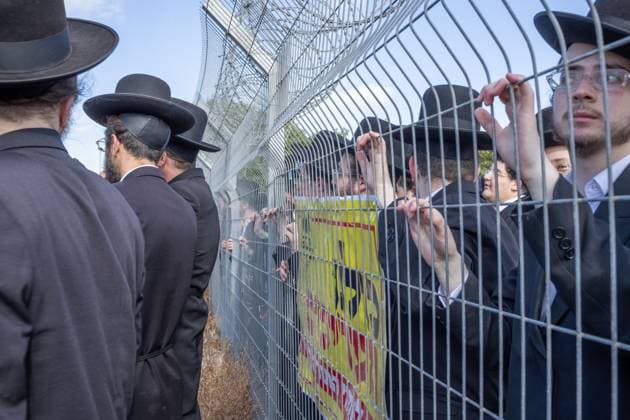 Ultra-Orthodox Jews opposing compulsory military service protest outside an Israeli prison KFAR YONA, ISRAEL - JUNE 17: Thousands of demonstrators gather outside the Beit Lid military prison, calling for the release of an Ultra-Orthodox youth who was arrested for refusing compulsory military service in Kfar Yona, Israel on June 17, 2026. Israeli forces took extensive security measures around the prison during the protest. photo by Roman Levin JNA Press (Photo by Roman Levin JNA Press via Nexpher Images) Kfar Yona