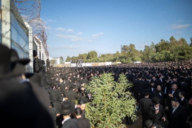 Ultra-Orthodox Jews opposing compulsory military service protest outside an Israeli prison KFAR YONA, ISRAEL - JUNE 17: Thousands of demonstrators gather outside the Beit Lid military prison, calling for the release of an Ultra-Orthodox youth who was arrested for refusing compulsory military service in Kfar Yona, Israel on June 17, 2026. Israeli forces took extensive security measures around the prison during the protest. photo by Roman Levin JNA Press (Photo by Roman Levin JNA Press via Nexpher Images) Kfar Yona