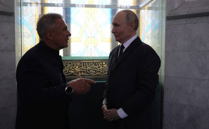 June 17, 2026, Kazan, Tatarstan, Russia: Russian President Vladimir Putin, right, speaks with Republic of Tatarstan head Rustam Minnikhanov, left, during a tour of the Kul Sharif Mosque at the Kazak Kremlin complex, June 17, 2026 in Kazan, Tatarstan, Russia. Putin is in Tatarstan for the Russia-Association of Southeast Asian Nations Summit. Kazan Russia - ZUMAp138 20260617_zaa_p138_027 Copyright: xMikhailxMetzel RussianxPresidentx