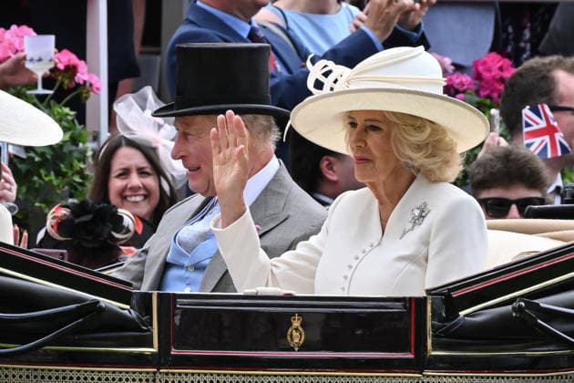 June 17, 2026, Ascot, Berkshire, UK: King CHARLES III and Queen CAMILLA arrive in a horse-drawn carriage on the second day of the Royal Ascot horse race meeting. Ascot UK - ZUMAs371 20260617_zip_s371_057 Copyright: xWiktorxSzymanowiczx