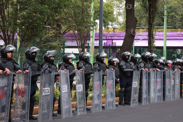 CNTE teachers rally toward Banorte Stadium in Mexico City MEXICO CITY, MEXICO - JUNE 17: Riot police stand guard during a rally by CNTE teachers near Banorte Stadium, in Mexico City, Mexico on June 17, 2026. Members of National Coordination of Education Workers (CNTE) held a rally toward Banorte Stadium hours before the Uzbekistan v Colombia match following failed talks with the Mexican government. Daniel Cardenas Anadolu Mexico City Mexico. Editorial use only. Please get in touch for any other usage.  Copyright: x2026xAnadoluxDanielxCardenasx
