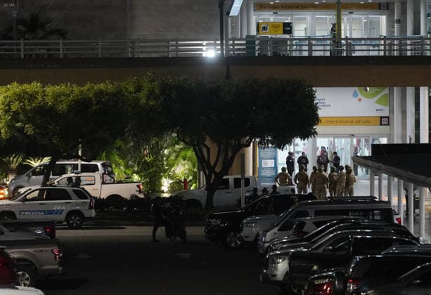 GYE HITMAN ATTACK AT GUAYAQUIL AIRPORT, Wednesday, June 17, 2026 An armed attack took place this afternoon at the José Joaquín de Olmedo Airport in Guayaquil; Preliminary reports indicate that two men were attacked in a hitman-style assault. Photos by César Munoz, API Guayaquil, Guayas, Ecuador. CLJ GYE HITMAN ATTACK AIRPORT 522bf14ff23e08ee74466441cf9f2687,detected_source_language Copyright: xCÃ sarxMunozx