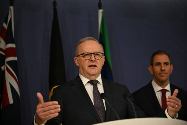 PRIME MINISTER ANTHONY ALBANESE PRESSER, Prime Minister Anthony Albanese and Treasurer Jim Chalmers address the media during a press conference in Sydney, Thursday, June 18, 2026.( NO ARCHIVING SYDNEY NEW SOUTH WALES AUSTRALIA  Copyright: xDEANxLEWINSx 20260618112832057551