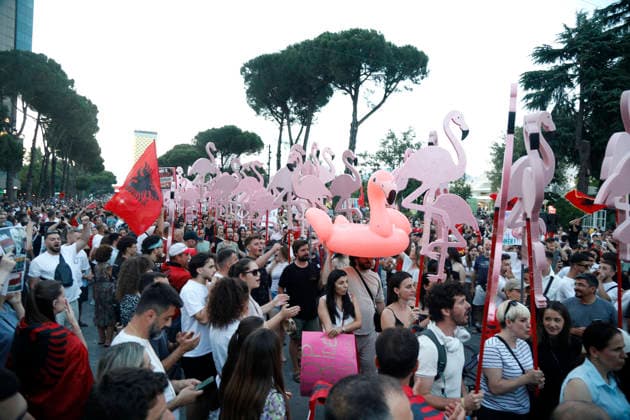 Proteste in front of the Albanian PM Office in Tirana, Albania. Protesters hold signs and Albanian national flags as they take part in a demonstration in front of the PM office in Tirana on June 17, 2026, opposing the construction of a luxury resort in a protected natural area near the city of Vlore. Several thousand citizens demonstrated in Tirana for the 18th consecutive night to demand transparency on a luxury tourism complex project in the protected area of Narta Lagoon in the city of Vlore linked to US President Donald Trump s son-in-law, Jared Kushner, and his wife, Ivanka Trump. The project was planned for two areas along the Adriatic coast, the protected delta area of Vjosa-Narta, and the nearby uninhabited island.Light Studio Agenc Copyright: xLightxStudioxAgencyx xMaltonxDibrax