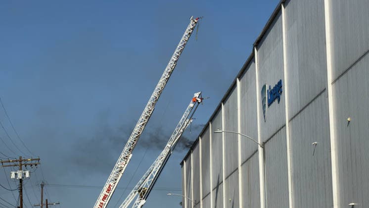 June 17, 2026, Los Angeles, California, USA: Los Angeles Fire Department ground crews and hazardous materials teams combat a massive blaze involving an ammonia gas leak inside a cold storage facility in the Boyle Heights neighborhood. Shelter-in-place orders were issued, as residents in the area are being urged to close their windows and doors, bring pets inside, turn off the A C and stay indoors until given the all-clear. Los Angeles USA - ZUMA 20260617_mda_c68_407 Copyright: xRingoxChiux