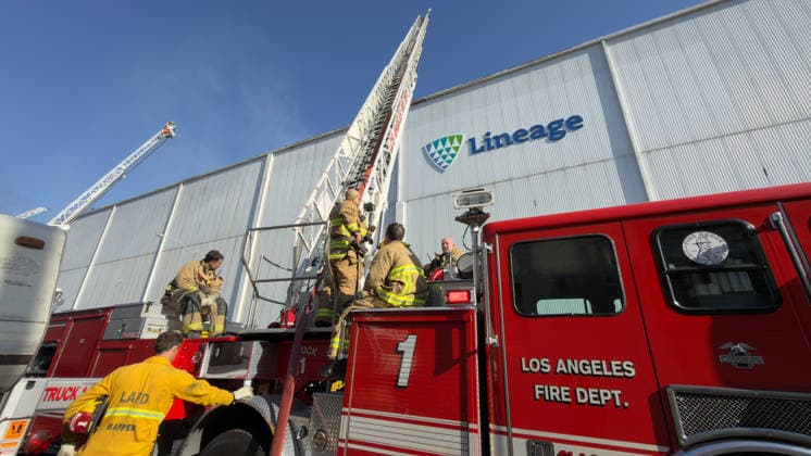 June 17, 2026, Los Angeles, California, USA: Los Angeles Fire Department ground crews and hazardous materials teams combat a massive blaze involving an ammonia gas leak inside a cold storage facility in the Boyle Heights neighborhood. Shelter-in-place orders were issued, as residents in the area are being urged to close their windows and doors, bring pets inside, turn off the A C and stay indoors until given the all-clear. Los Angeles USA - ZUMA 20260617_mda_c68_409 Copyright: xRingoxChiux