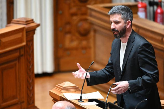 June 17, 2026, Lisbon, Lisbon, Portugal: Leader of BE Fabien Figueiredo delivers a speech during the fortnightly debate (debate quinzenal) and the preparatory debate for the European Council at the Assembleia da Republica (Portuguese Parliament) in Lisbon. Lisbon Portugal - ZUMAr238 20260617_zip_r238_026 Copyright: xRicardoxRochax
