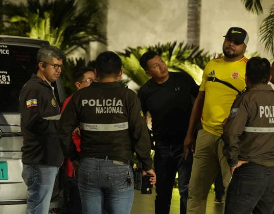 GYE HITMAN ATTACK AT GUAYAQUIL AIRPORT, Wednesday, June 17, 2026 An armed attack took place this afternoon at the José Joaquín de Olmedo Airport in Guayaquil; Preliminary reports indicate that two men were attacked in a hitman-style assault. Photos by César Munoz, API Guayaquil, Guayas, Ecuador. CLJ GYE HITMAN ATTACK AIRPORT 90e58a51db3daf5329604f82cb09eb17,detected_source_language Copyright: xCÃ sarxMunozx