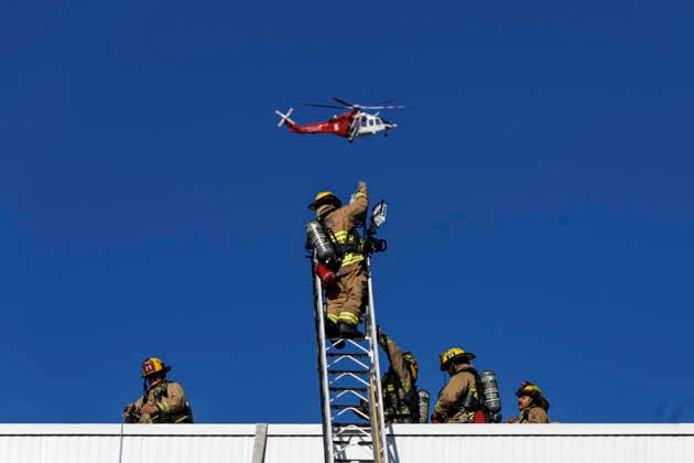 Boyle Heights Warehouse Fire LAFD crews work to contain a fire at a cold storage facility involving solar panels in Boyle Heights, Los Angeles, California, on June 17, 2026. The fire prompts a smoke advisory and a shelter-in-place for the immediate area. Los Angeles California United States  Copyright: xMatthewxHoenx originalFilename: hoen-boylehei260617_np8pk.jpg